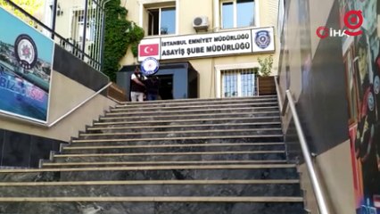 Polis kılığına girip turistleri yağmaladılar