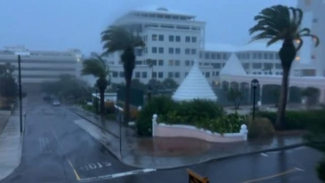 L'uragano Fiona si abbatte sulle Bermuda, raffiche a 160 mk orari