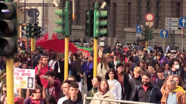 Fridays For Future, i giovani ai politici: Basta show su TikTok, sul clima solo chiacchiere