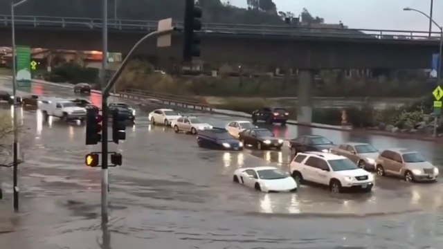 Idiots In Cars #22 Car Crashes , Road Rage, Karma and Expensive Fails !! crashes recorded by motovlog and gopro camera / on dashboard I मोटोवलॉग और गोप्रो कैमरा / डैशबोर्ड पर रिकॉर्ड किए गए क्रैश I ranap yang dirakam oleh motovlog dan kamera gopro