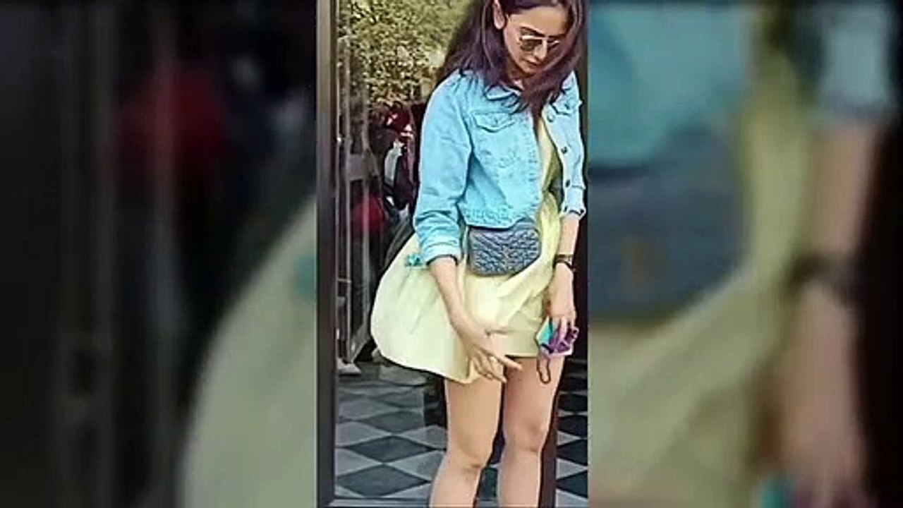 Rakul Preet Singh Gorgeous Look -- Bollywood Actress Rakul Preet Singh Movies Latest News 2022