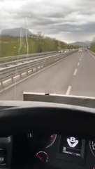 Le chauffeur d'un camion évite un accident sur une Nationale italienne