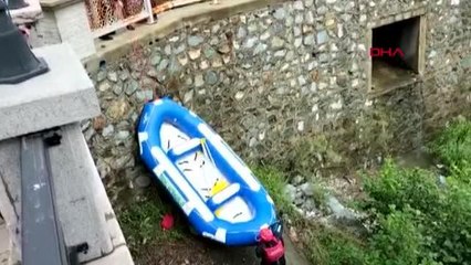 DEREYE DÜŞEN KÖPEK BOTLA KURTARILDI