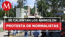 Se registran enfrentamientos entre normalistas y policías frente al campo militar 1-A