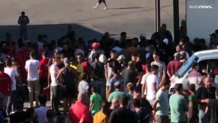 El naufragio de una barcaza deja más de 70 migrantes muertos y decenas de heridos