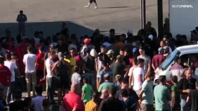 El naufragio de una barcaza deja más de 70 migrantes muertos y decenas de heridos