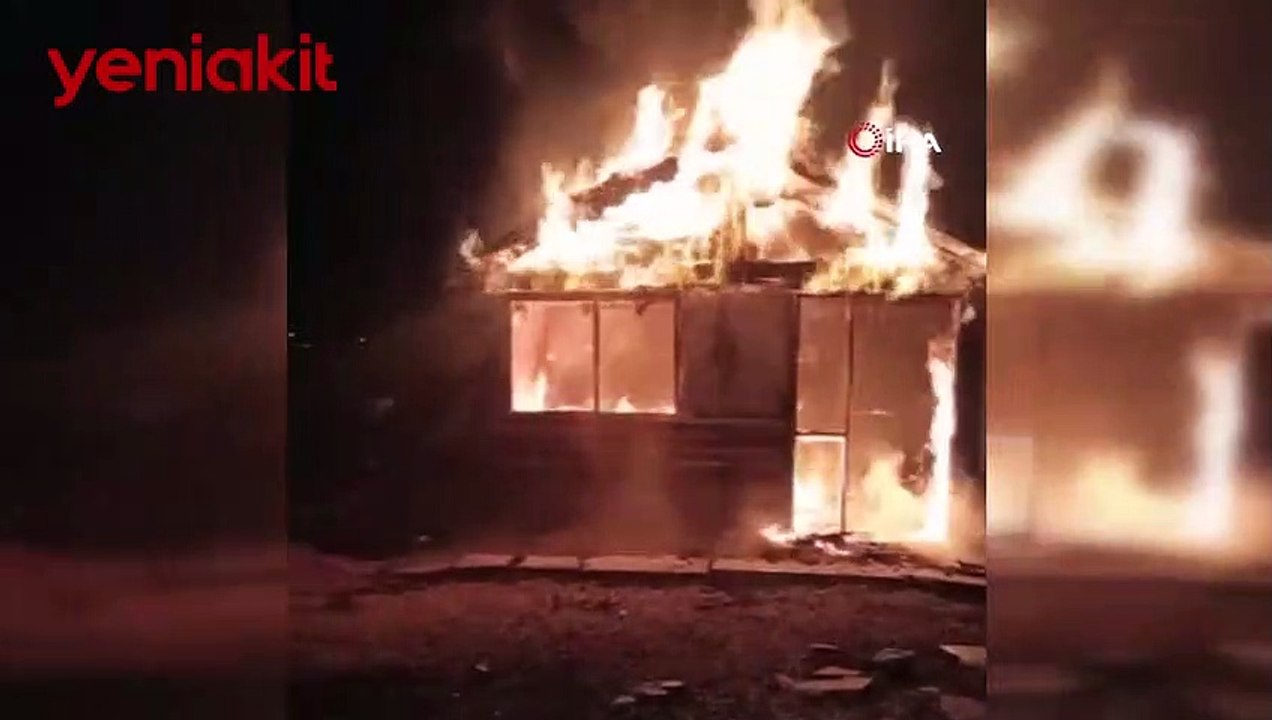 Bilinmeyen nedenle başlayan yangın barakayı alev topuna dönüştürdü