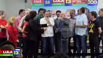 Lula conversa com a imprensa em Ipatinga (MG)