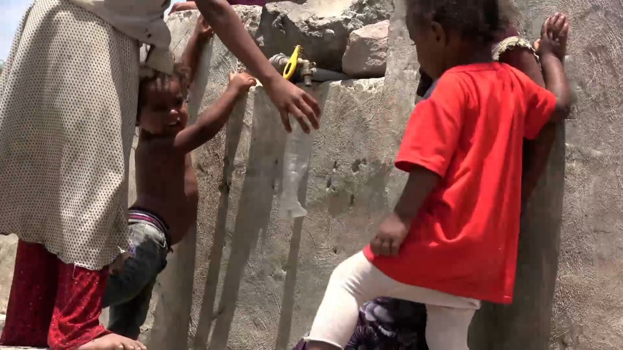 النازحون اليمنيون أكثر فئة متضررة من أزمة نقص الغذاء