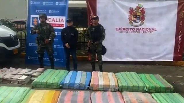 Hallan 1.495 paquetes de marihuana en vehículo abandonado
