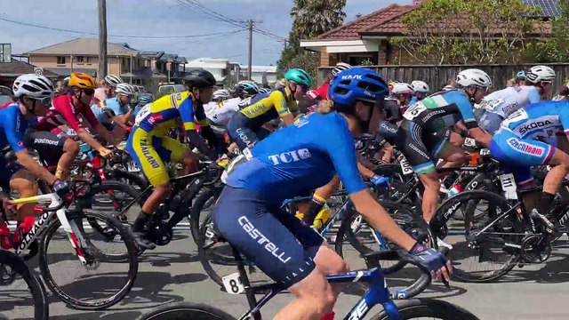 The women’s elite road race riding through Woonona/Illawarra Mercury/ 24.09.22
