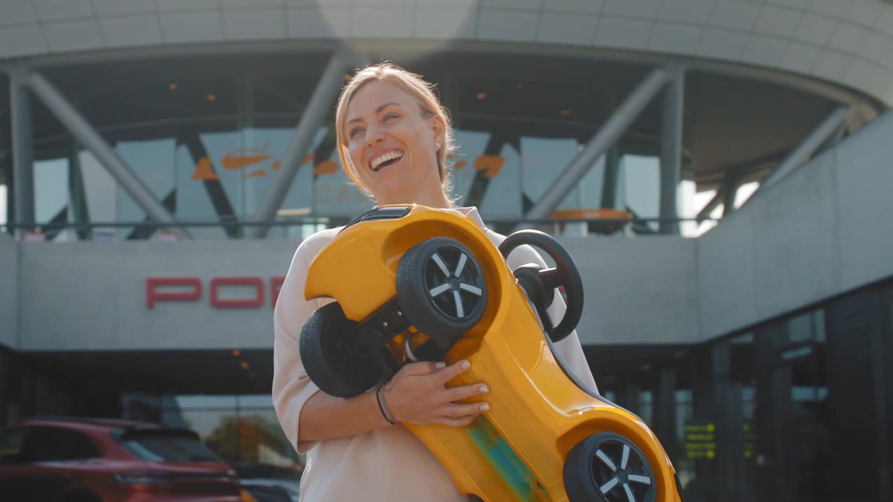 Porsche - Tennisprofi Angelique Kerber besucht Porsche Leipzig