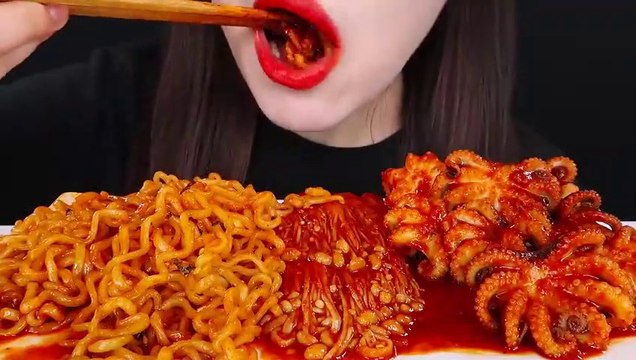 ASMR SPICY ENOKI MUSHROOMS FIRE NOODLES BABY OCTOPUS
