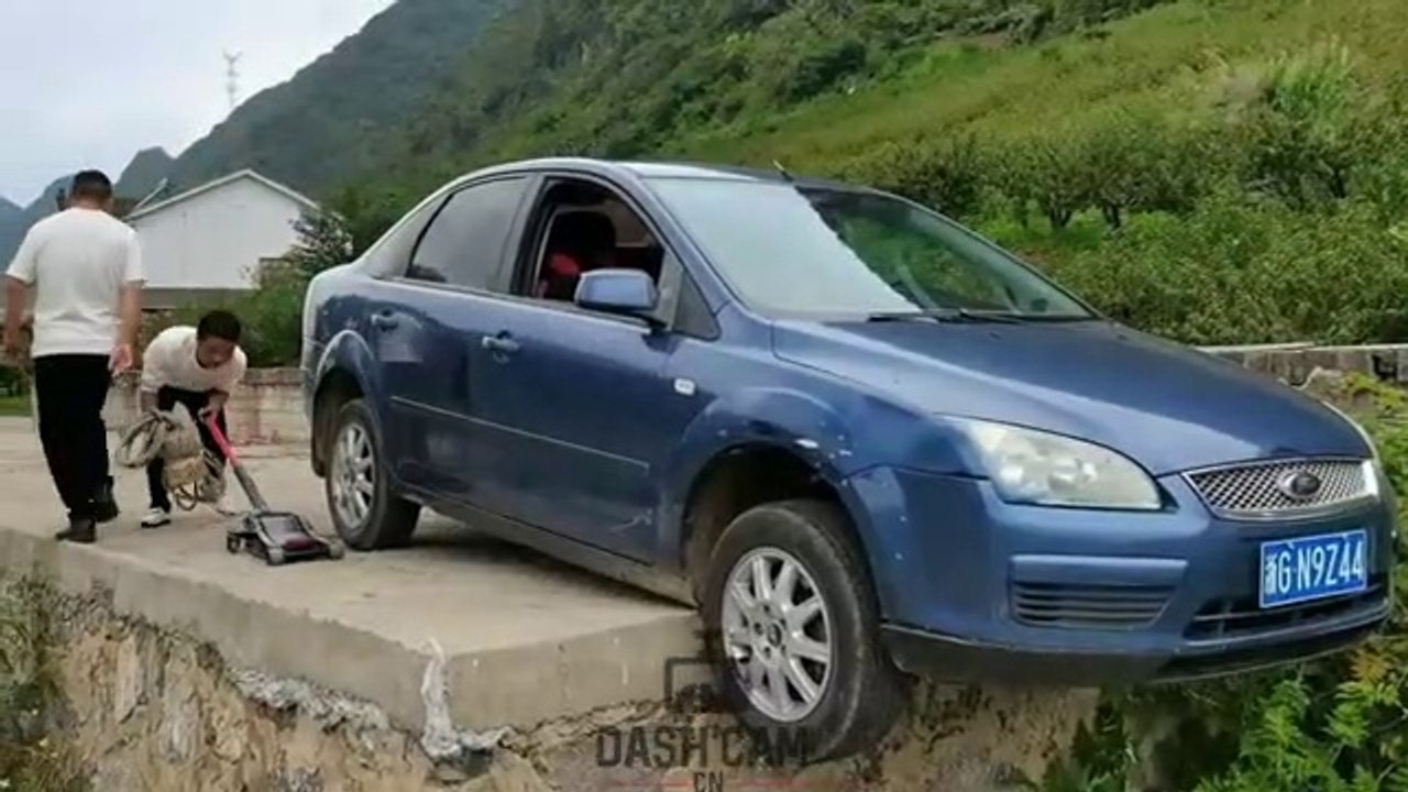 The Principle of Using Winch to get out of the trouble