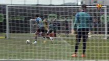 Marcos Alonso ya marca golazos en los entrenamientos del Barça / FCB