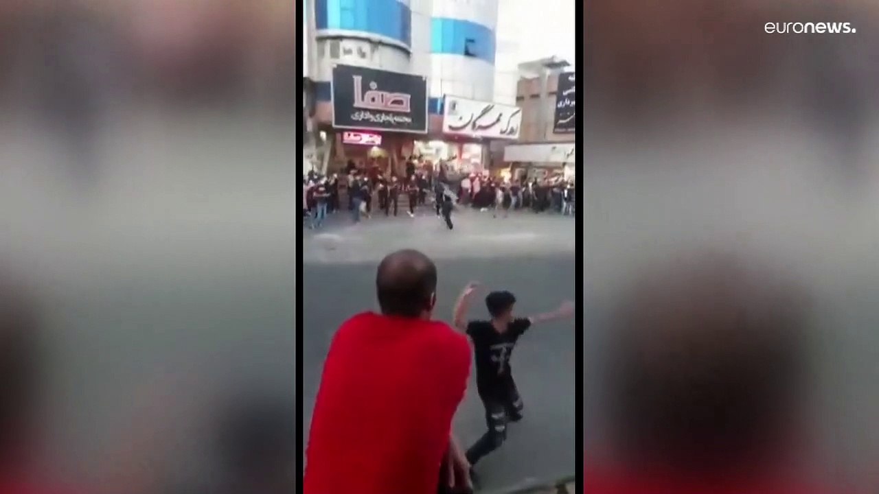 احتجاجات غاضبة تهز طهران ليلاً ومقتل 35 شخصاً ع...