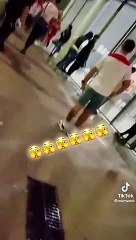 Aficionados de la selección marroquí vandalizando las puertas del estadio de Cornellà