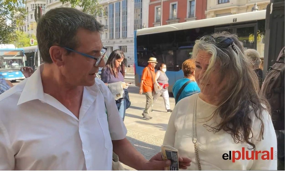 Ver para creer: un manifestante ultra manda callar a su mujer