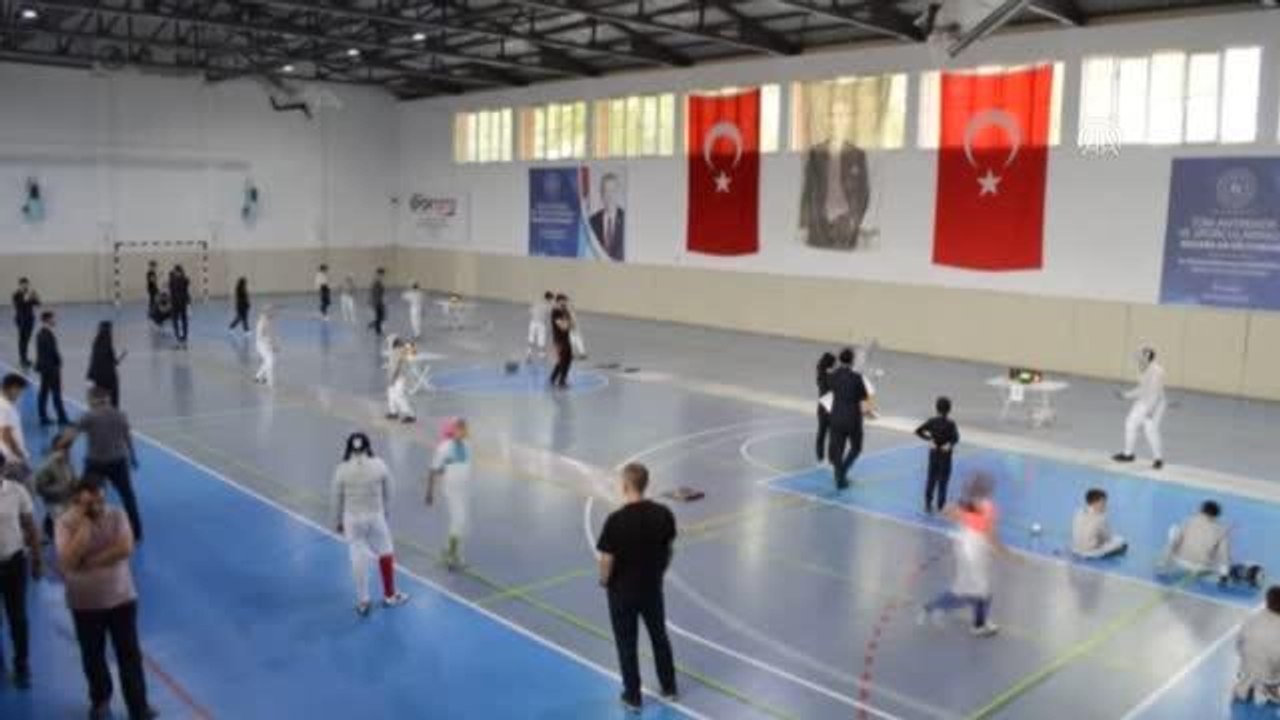 Adıyaman gündem haberi: Bölgesel Eskrim Kılıç Açık Turnuvası Adıyaman'da başladı