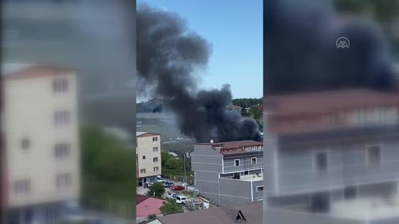 Arnavutköy'de ayakkabı fabrikasında yangın çıktı