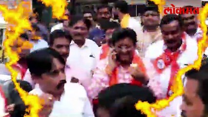 शिवसैनिकांनी फटाके फोडले, पेढेही वाटले! पण का--