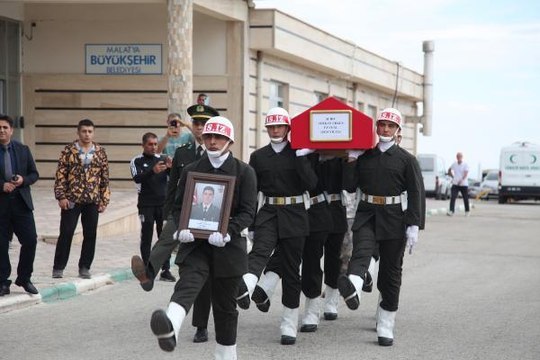 Son dakika haberleri | ŞEHİT PİYADE ÜSTEĞMEN SERKAN ERKUŞ, MALATYA'DA TOPRAĞA VERİLDİ