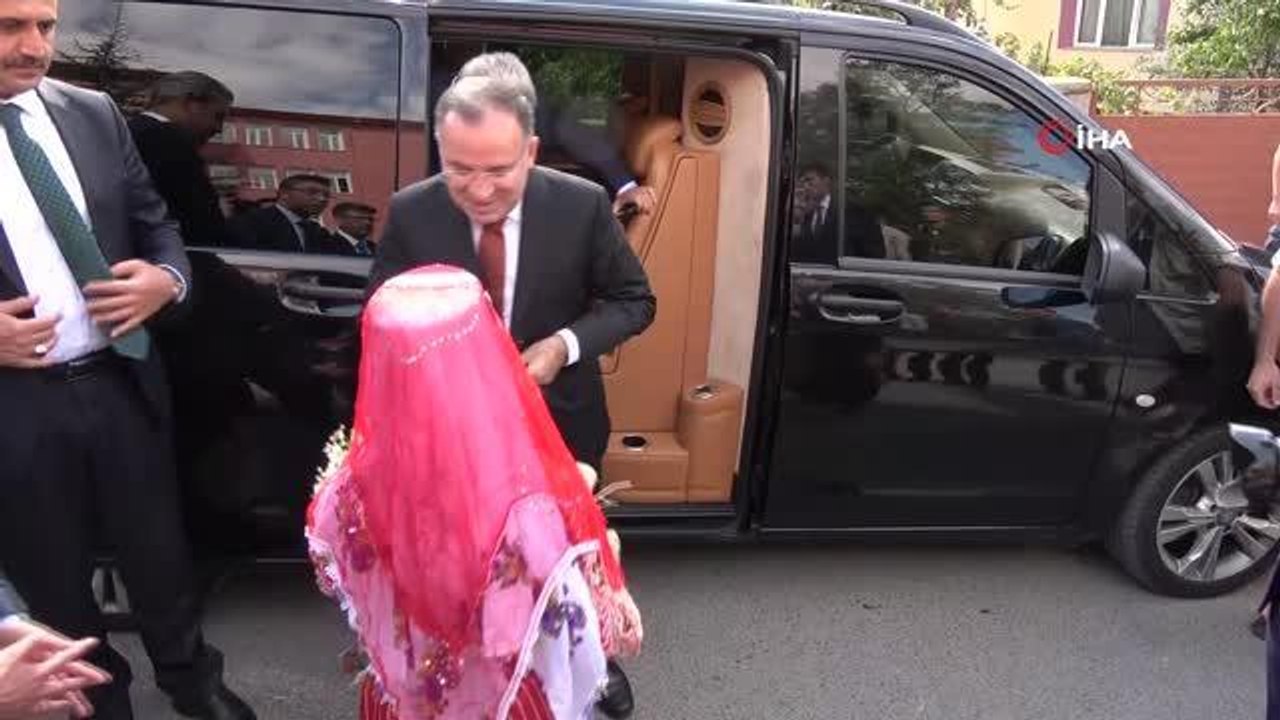 Bozdağ, "Türk milleti Türkiye'nin geleceğini sen de nasıl görsün. Sana nasıl umut bağlasın"