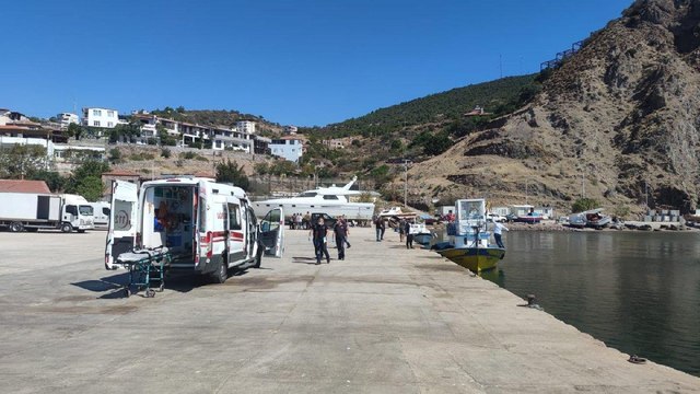 Ayvacık açıklarında düzensiz göçmenlerin bulunduğu bot battı