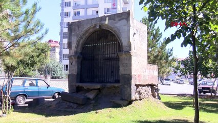 Osmanlı eseri tarihi çeşmeye zarar verildi