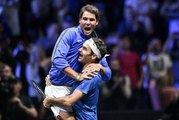 Tenisin efsanesi Roger Federer, son maçının ardından ezeli rakipleriye birlikte ağlayarak kortlara veda etti