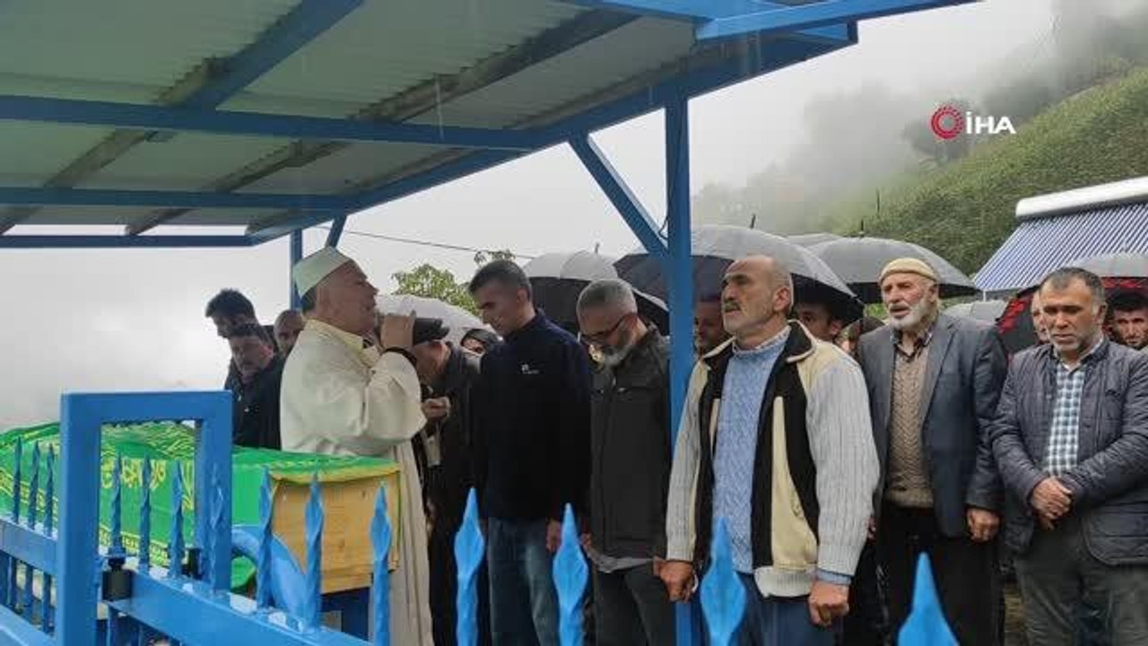 Boşanma aşamasında olduğu eşi tarafından vurulan kadın ve kız kardeşi son yolculuklarına uğurlandı