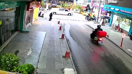 Motosikletinin plakasını maskeyle kapatan kuryeye 750 lira ceza kesildi