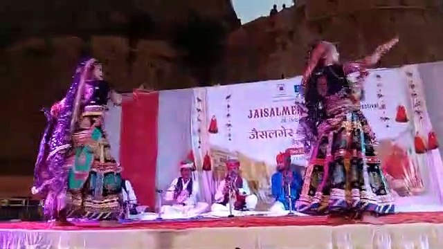 Watch Video: लोक संगीत और लोक नृत्य ने मोहा मन
