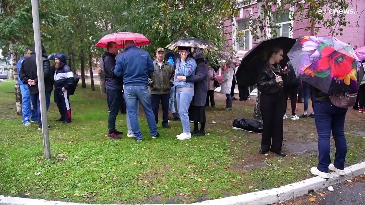 'Teilmobilisierung' in Russland: Tausende Männer in Kasernen eingetroffen, andere fliehen