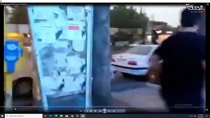 مشاهد لفرار الأمن الإيراني أمام المحتجين على مقتل مهسا_أميني بمحافظة مازندران في إيران - ا