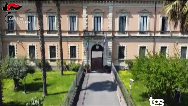 Adrano, accoltella il vicino dopo una lite sui confini: arrestato