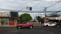 Semáforos da Rua Rio Grande do Sul e Rua Barão do Cerro Azul estão em amarelo intermitente