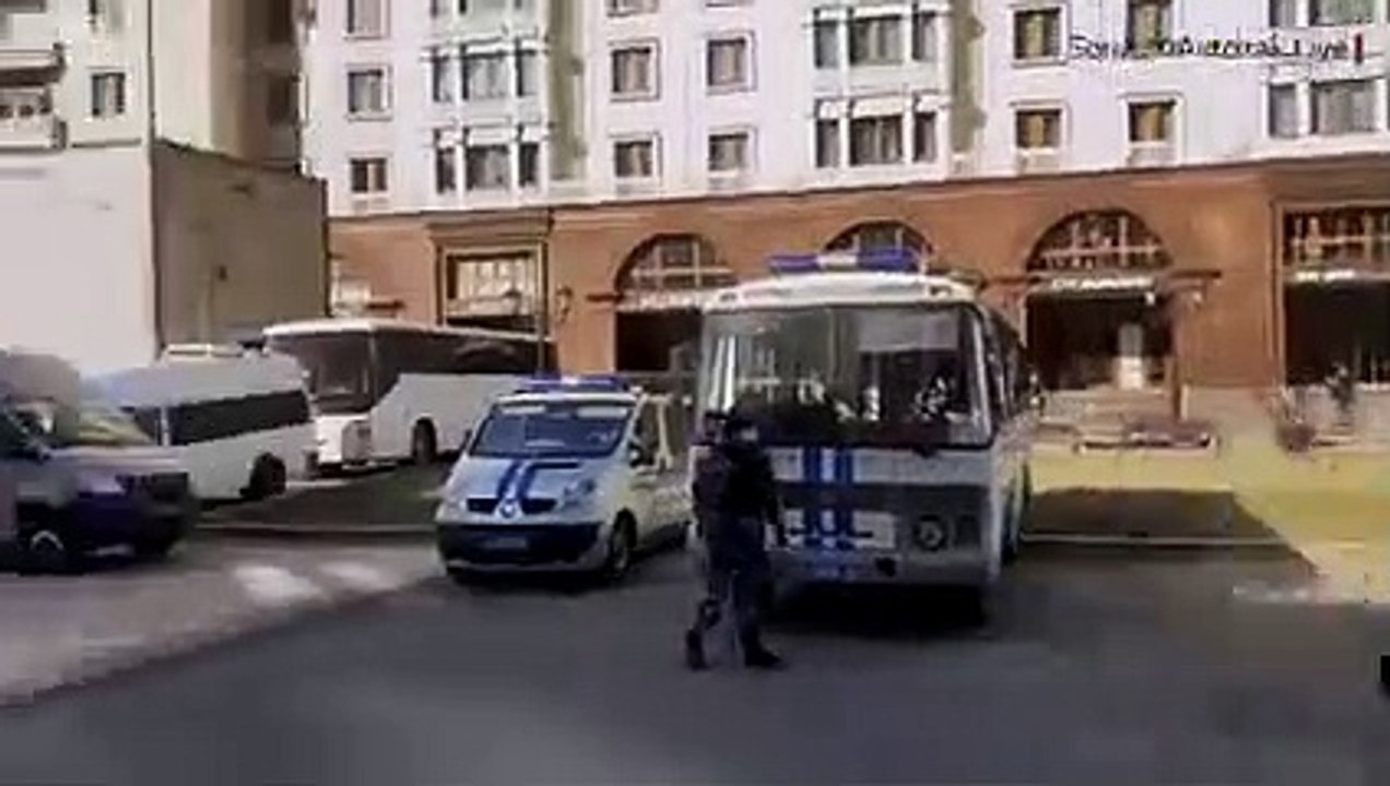 Russian detainees expose Moscow police officer who tortured them - BBC News(240P)