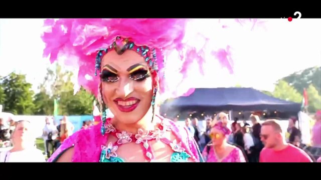 Regardez les 2 premières minutes de Quelle époque , la nouvelle émission de débat de France 2 présentée par Léa Salamé avec Christophe Dechavanne