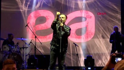 SULTANGAZİ'DE ŞARKICI EMRE AYDIN SAHNE ALDI