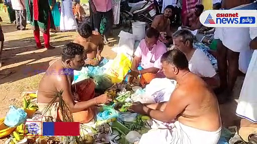 மகாளய அமாவாசை.. புதுச்சேரி கடற்கரையில் முன்னோர்களுக்கு தர்பணம் அளித்து வழிபட்ட மக்கள்.. 