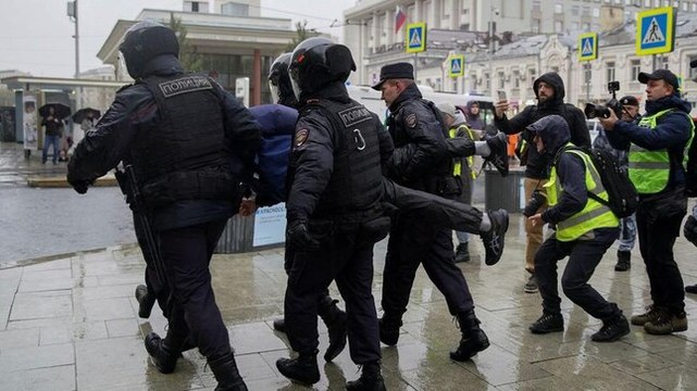 1 dead, more than 730 detained in anti-mobilisation protests across Russia