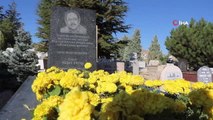 Son dakika yerel: Neşet Ertaş, ölümünün 10. yıldönümünde mezarı başında anıldı