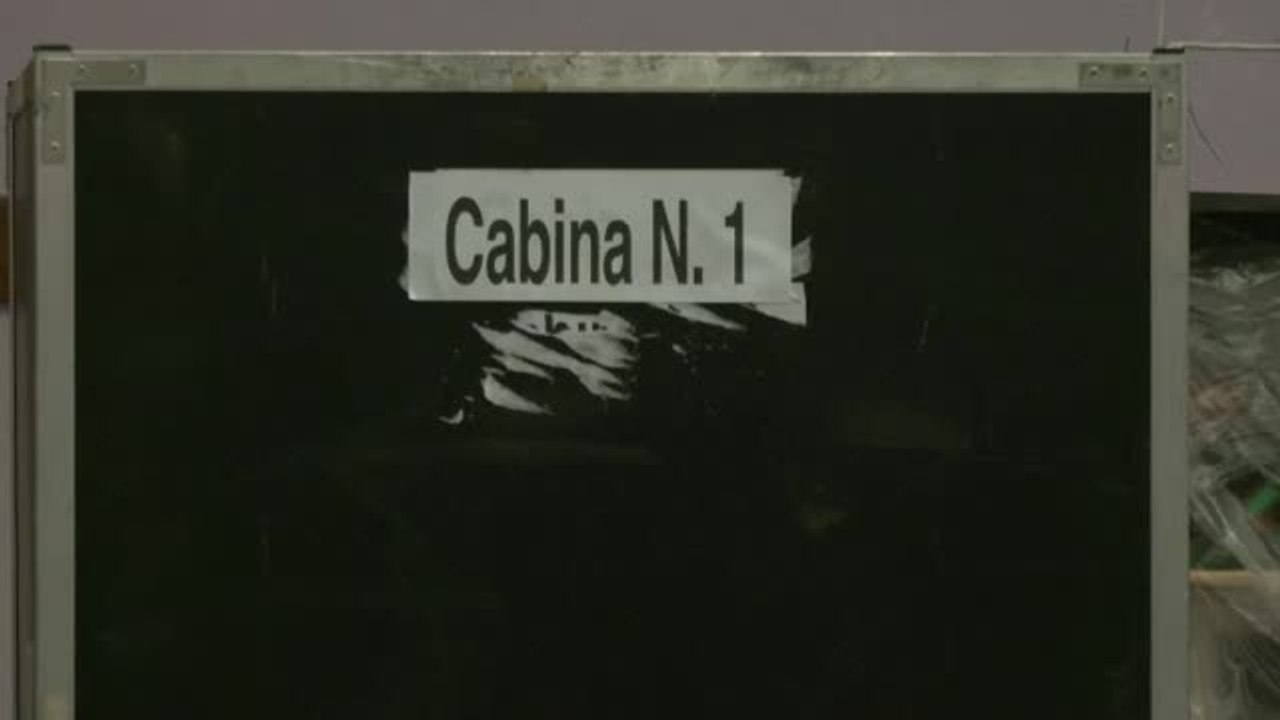 Los colegios electorales abren sus puertas en Italia