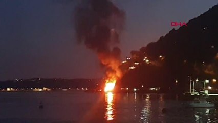 İSTANBUL-SARIYER'DE BALIKÇI BARINAĞI'NDA YANGIN-1