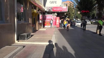 ŞÜPHELİ VALİZDEN KIYAFET ÇIKTI; SAHİBİ KOŞARAK GELDİ