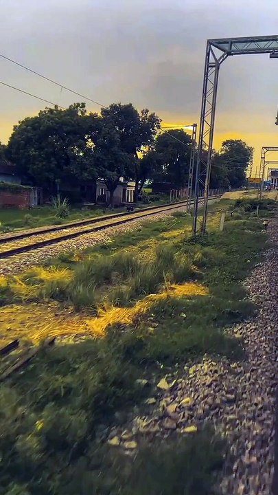 Train travel in masti video HD