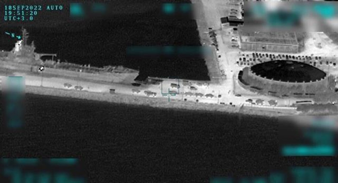 Yunanistan'ın Ege'de 'Gayri Askeri Statüdeki Adalar'a zırhlı araç sevkiyatı görüntülendi
