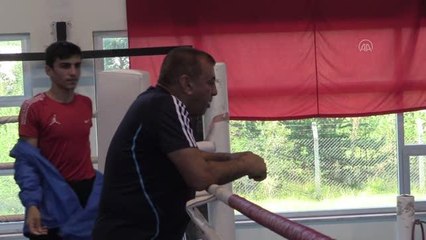 KASTAMONU - Kaçan topun peşinde başlayan boks hikayesini altın madalyayla taçlandırmak istiyor