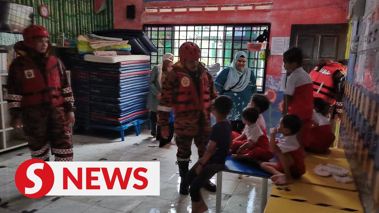 Floods: 14 kindie pupils, five teachers rescued in JB